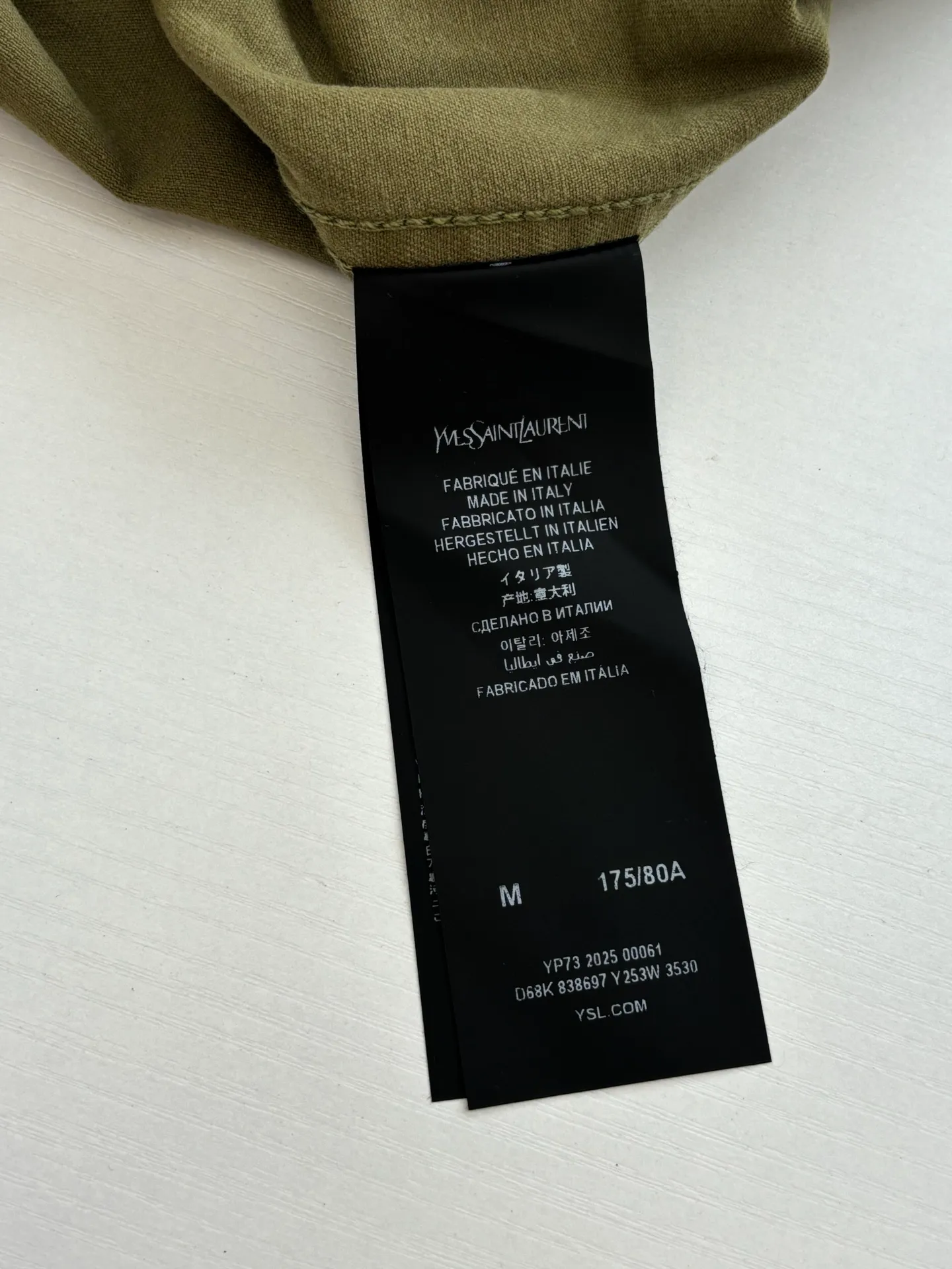 P480 Saint Lauren*/Ysl Saint Laurent embroidered button-down lapel shirt. The natural fiber fabric has excellent breathability and moisture absorption, allowing the skin to breathe freely, keeping it dry and comfortable at all times. You will not feel hot or uncomfortable even if you wear it for a long time. Size: S/M/L/XL